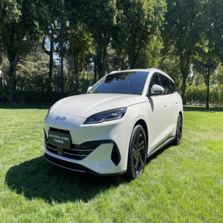 BYD posee la clave para dominar el mercado de los híbridos enchufables y ha replicado dicha estrategia con su modelo BYD Seal 6 DM-i.
