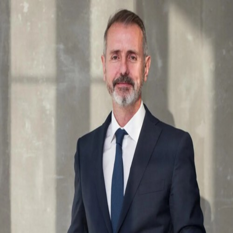 Telefónica enfrentará un momento decisivo en noviembre, donde la compañía de telecomunicaciones definirá su futuro estratégico bajo la dirección de Murtra.