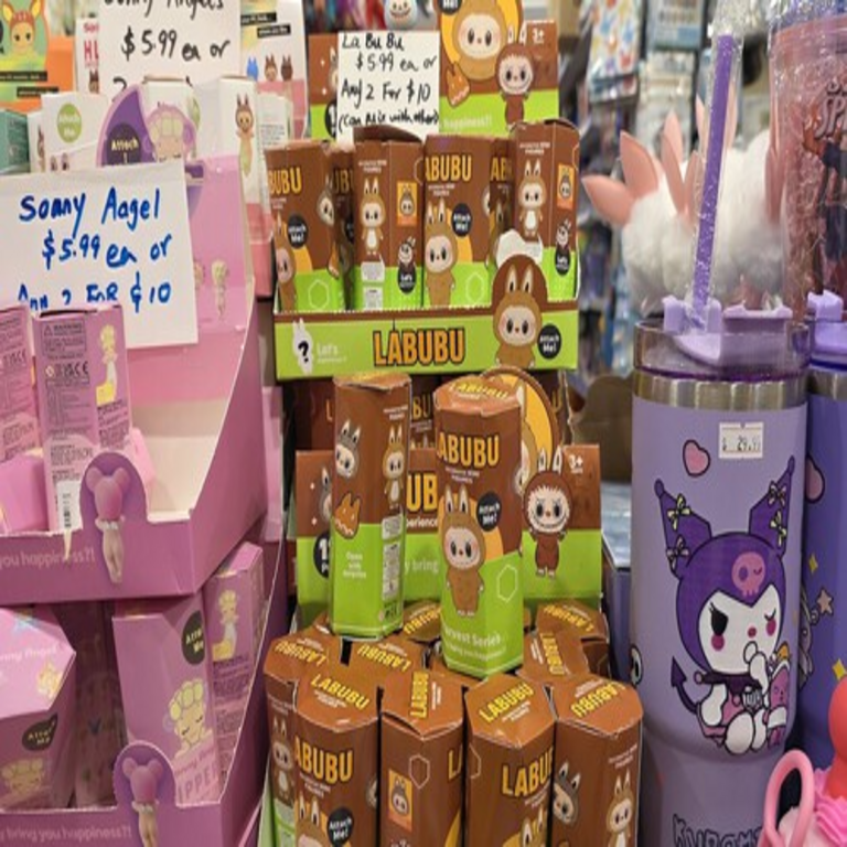 La tendencia de los muñecos Labubu está generando un efecto imprevisto: la Generación Z está redescubriendo el atractivo lúdico de las compras por sorpresa.
