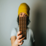 En España, el consumo de chocolate se está transformando en un producto de lujo, situación que ha comenzado a impactar negativamente en su demanda.