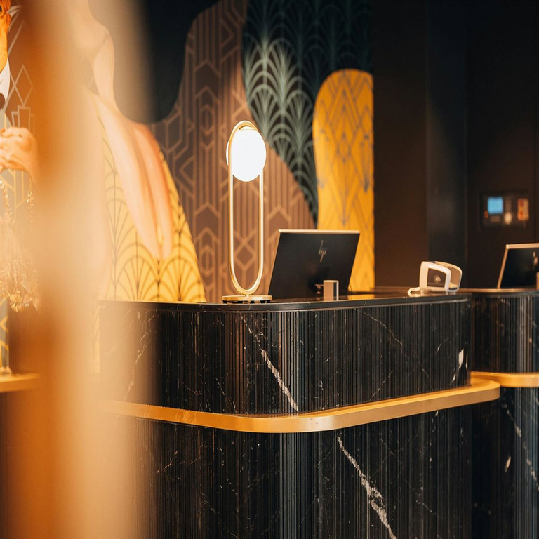 El grupo RevengeHotels dirige campañas de ciberataques potenciados con inteligencia artificial contra clientes de la industria hotelera en Latinoamérica y España.