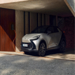 El hecho de que los usuarios no recarguen sus vehículos híbridos enchufables resulta perjudicial para Toyota, por lo que la empresa ha optado por modificar dichos hábitos mediante una aplicación móvil.