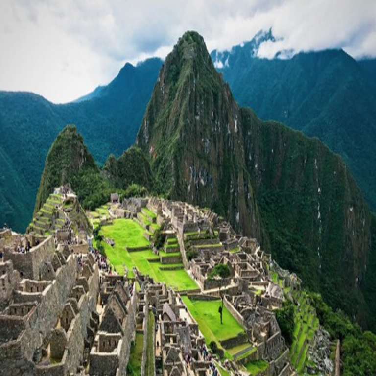 Machu Picchu ha evolucionado hacia un entorno de masificación turística, lo que genera un riesgo inminente: la potencial pérdida de su designación como Maravilla del Mundo.