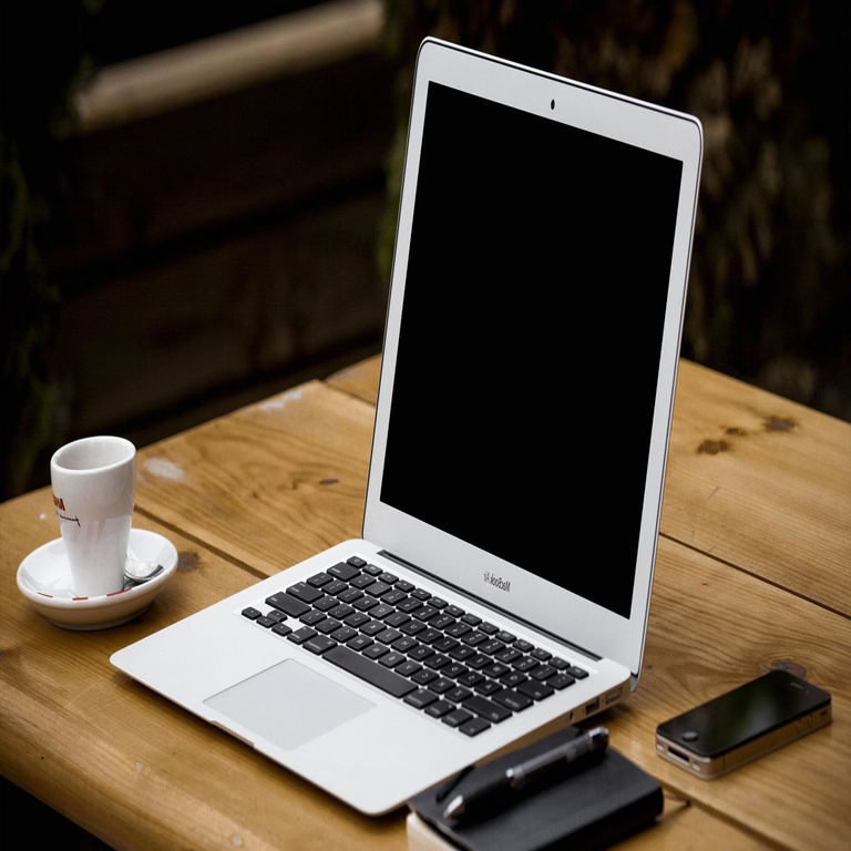 Medidas de seguridad para proteger equipos portátiles ante accesos no autorizados durante periodos de desatención. Medidas de seguridad para proteger equipos portátiles ante accesos no autorizados durante periodos de desatención.