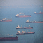 Con qué propósito China está adquiriendo volúmenes significativos de petróleo en el periodo actual.