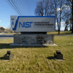 El NIST detalla cómo la implementación de la criptografía postcuántica se alinea con las directrices de seguridad existentes.