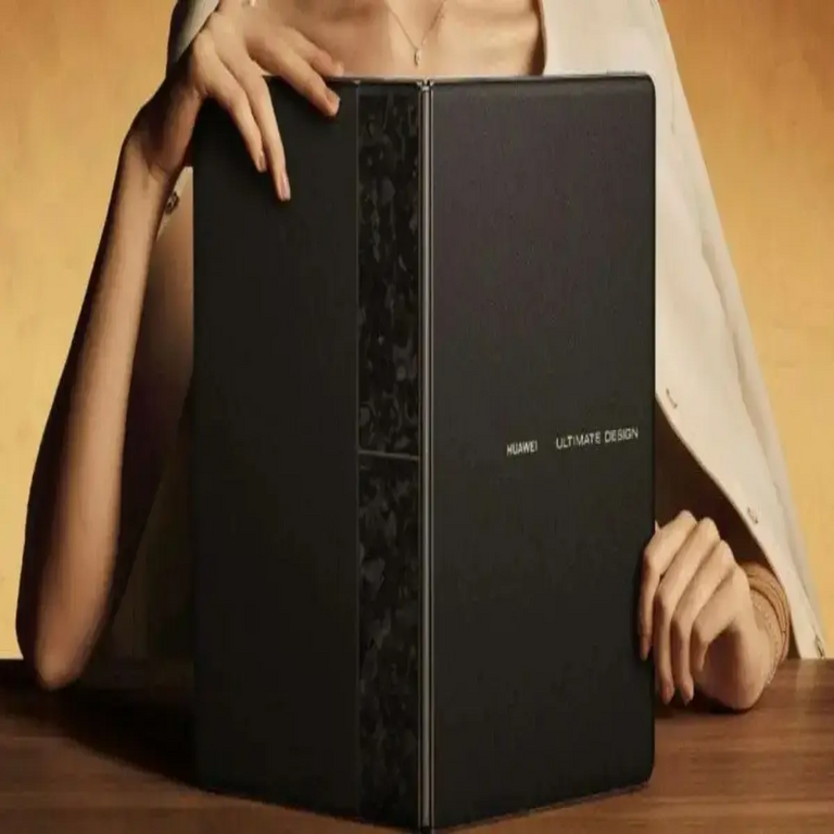 Huawei presenta su primer ordenador portátil con pantalla plegable: el MateBook Fold Ultimate Design.