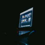 ¿Experimenta lentitud en su conexión WiFi durante las horas nocturnas? Esta es la causa más probable y su solución.