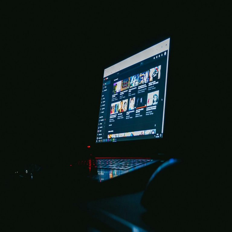 ¿Experimenta lentitud en su conexión WiFi durante las horas nocturnas? Esta es la causa más probable y su solución.