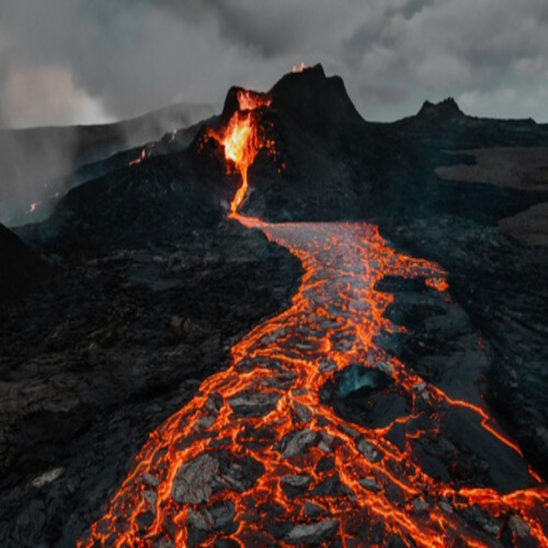 Hace 74.000 años, una erupción volcánica condujo a la humanidad al borde de la extinción; ahora comenzamos a comprender los mecanismos de nuestra supervivencia.
