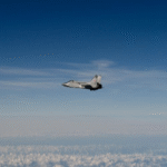 La amenaza rusa ya no se limita a drones; ahora incluye aviones de combate que infringen el espacio aéreo, lo que ha llevado a Europa a desplegar sus cazas en respuesta.