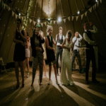 La tendencia actual en ceremonias nupciales evoluciona hacia formatos extendidos: auge de los eventos pre y postboda, redefiniendo la celebración como un microfestival de fin de semana.