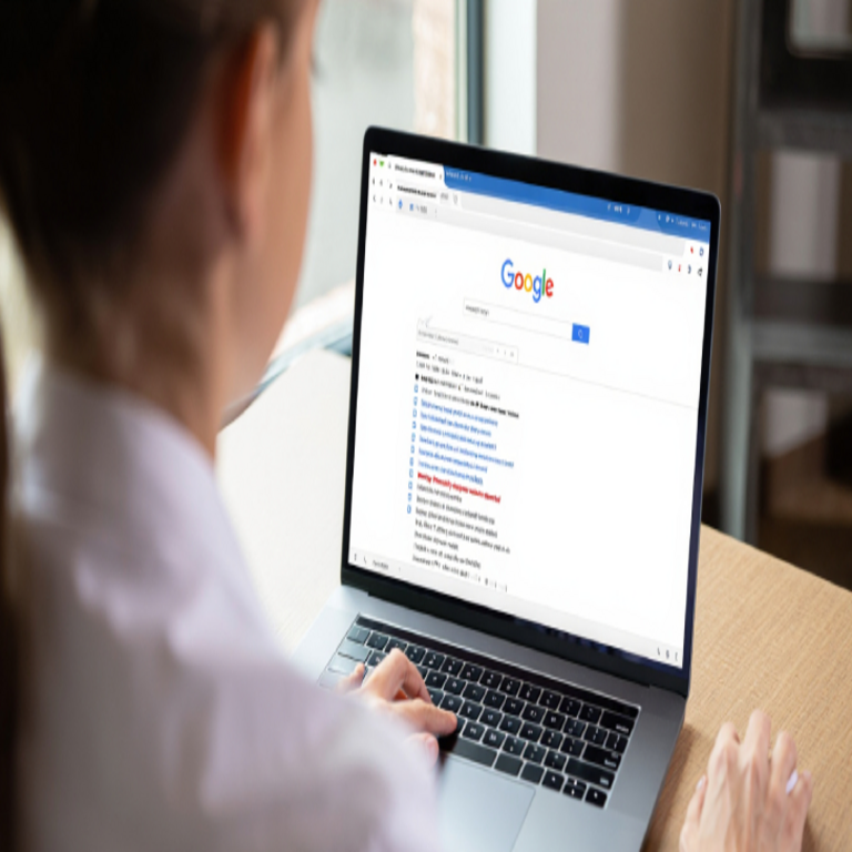 El malware BadIIS se propaga mediante envenenamiento SEO, desvía tráfico e instala shells web.