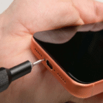Apple ha resuelto la principal deficiencia del iPhone mediante una técnica ancestral, cuyo componente esencial es un par de gotas de agua.