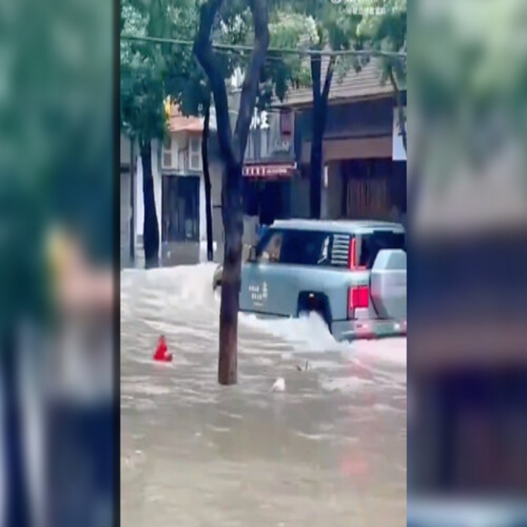BYD confirmó que su modelo Yangwang U8 posee capacidad de flotación, aunque su utilización en vías públicas durante un supertifón presenta desafíos operativos significativos.