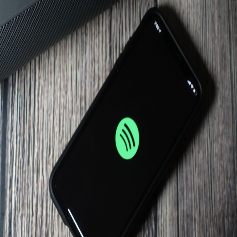 Spotify intensifica sus medidas contra la suplantación de identidad y el correo no deseado mediante inteligencia artificial.