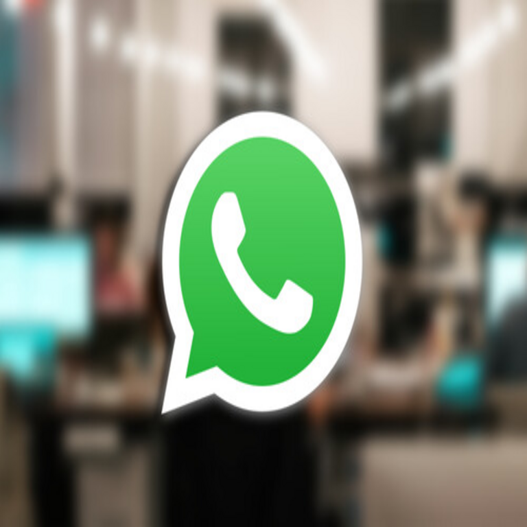 Incorporar a un empleado en un grupo de WhatsApp sin su consentimiento implica repercusiones: la AEPD impone una multa de 42.000 euros a una empresa.