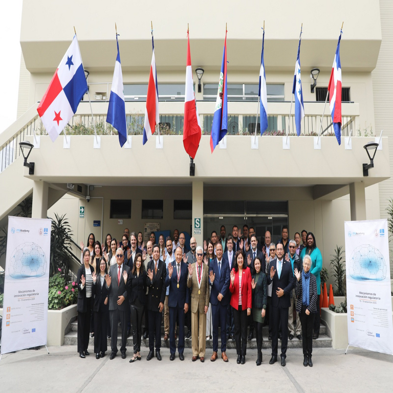 En Perú, el Ministerio de Transportes y Comunicaciones presenta el modelo de Sandbox Regulatorio durante un evento regional.