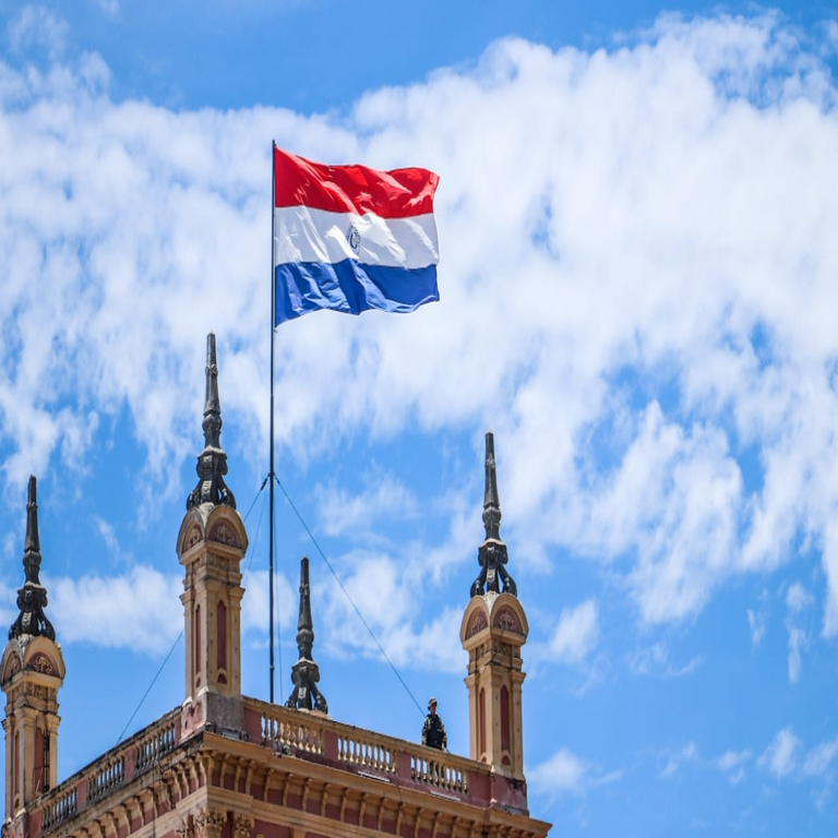 En Paraguay, la Contraloría podría remitir el caso a la Fiscalía si detecta irregularidades en la concesión de la red 5G.