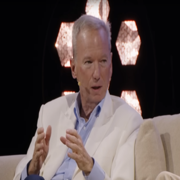 El ex CEO de Google sostiene que la ventaja competitiva de China reside en la continua implementación del modelo 996, ya que para lograr el éxito es imprescindible asumir sacrificios.