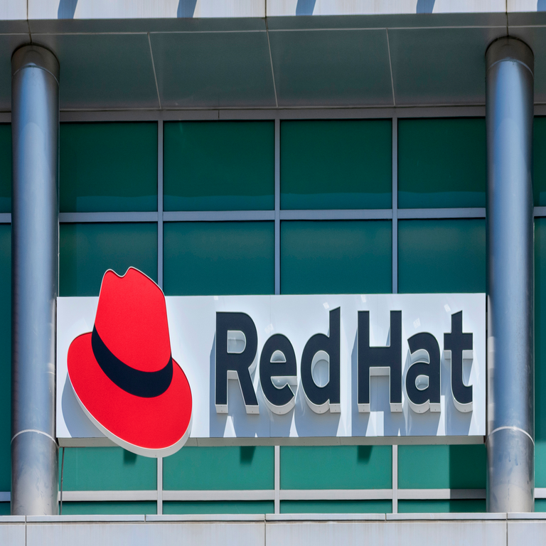 Debilidad en Red Hat OpenShift AI permite la compromiso total del clúster, advierte el boletín de seguridad.