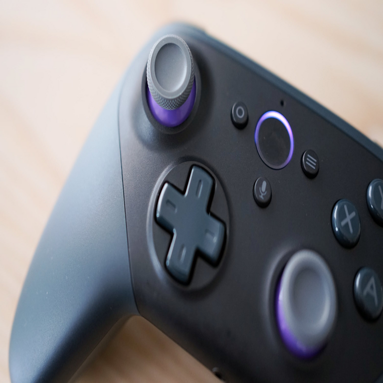 Disfrutar de videojuegos sin consola mediante un Firestick: Amazon reduce el precio del control que facilita el acceso a cientos de títulos en tu televisor