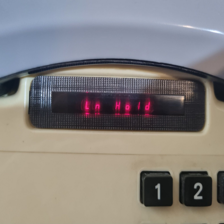 VEF TA-12. Reviviendo un teléfono vintage equipado con identificación automática de números.