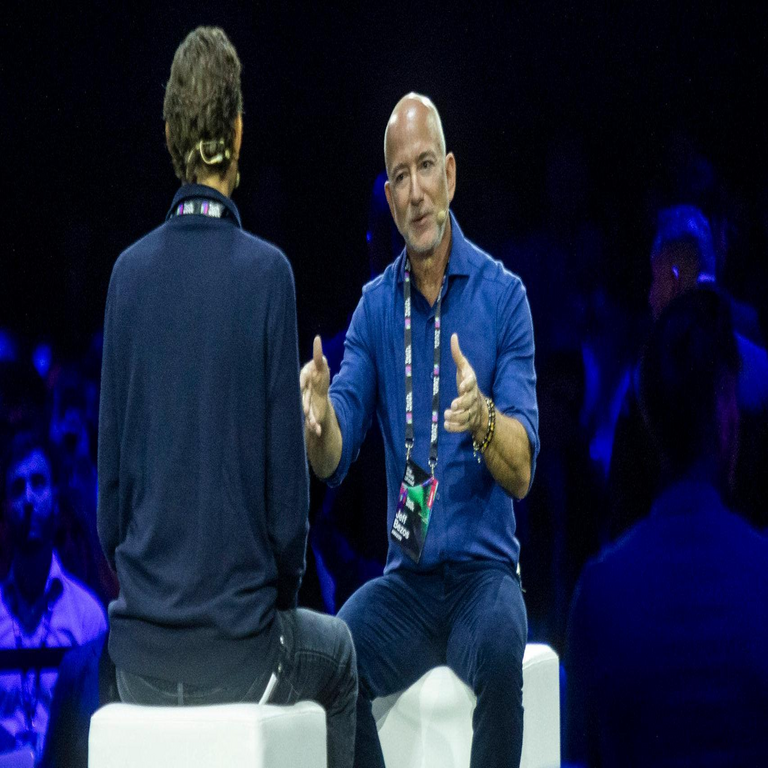 Jeff Bezos afirma que la inteligencia artificial constituye una burbuja beneficiosa que transformará radicalmente el panorama actual.