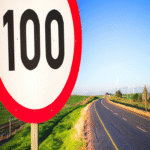 La Dirección General de Tráfico establece los 100 km/h como el nuevo límite máximo de velocidad en autovías y autopistas, sin alterar el código de circulación.