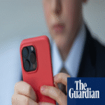 TikTok dirige cuentas de menores hacia contenido pornográfico en solo unos clics.