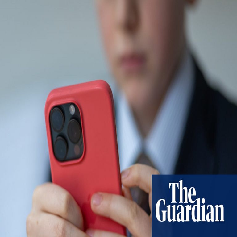 TikTok dirige cuentas de menores hacia contenido pornográfico en solo unos clics.