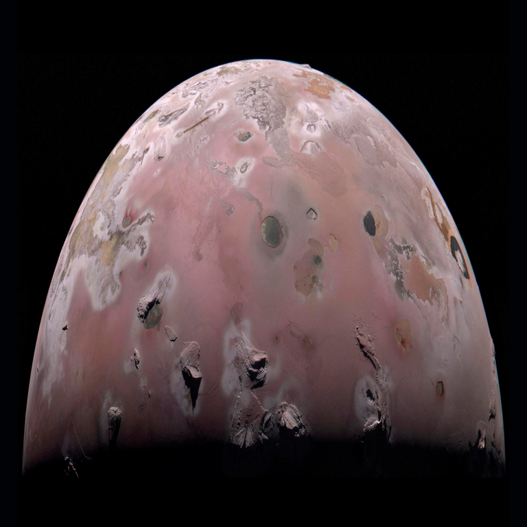 Un estudio internacional dirigido por la UNAM detecta siete volcanes activos en Ío, la luna de Júpiter.