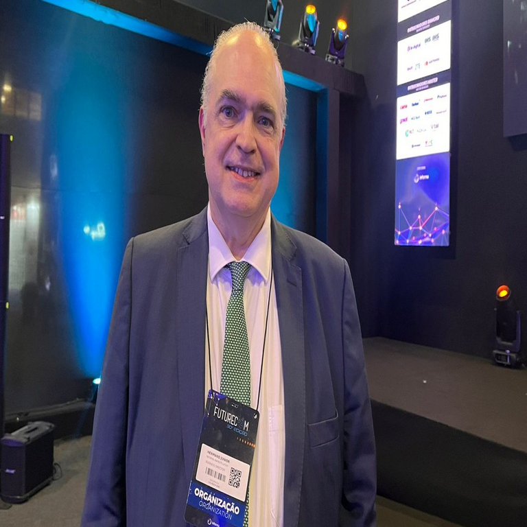 Futurecom celebra tres décadas con un cambio en el liderazgo y su herencia regulatoria.