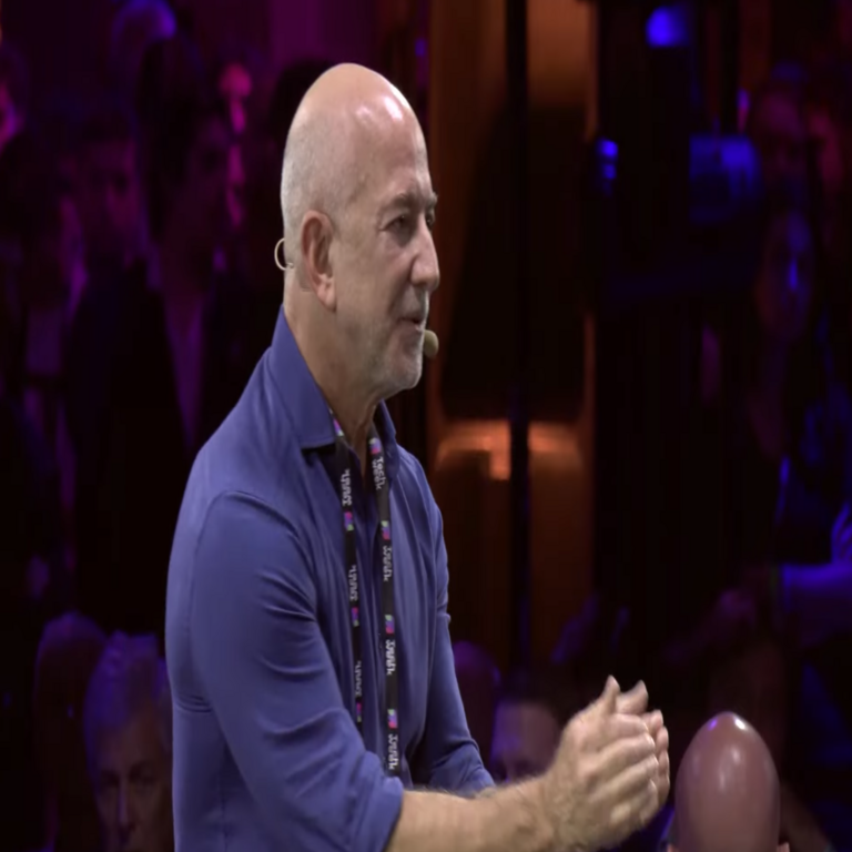 La inteligencia artificial atraviesa una «burbuja industrial» que generará innovaciones perdurables, según Jeff Bezos.