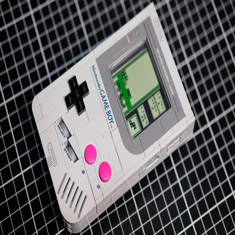 Logran hacer operativa la Game Boy construida con Lego mediante juegos originales de la consola, sin recurrir a emulación.