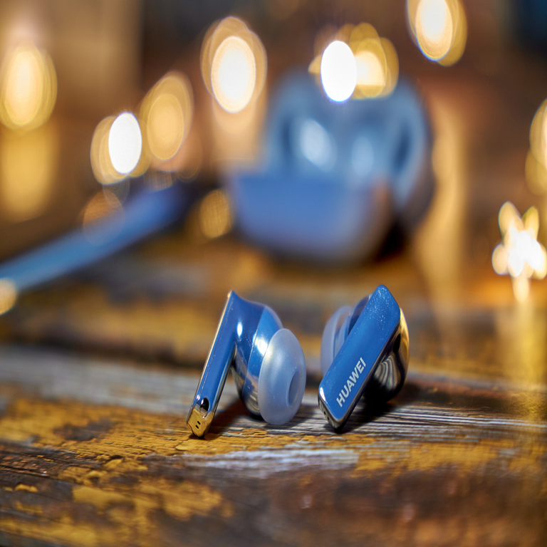 Poseo dos unidades de auriculares Huawei FreeBuds Pro, y los modelos más recientes han experimentado una reducción significativa en su precio, lo que me inclina a considerar su adquisición.