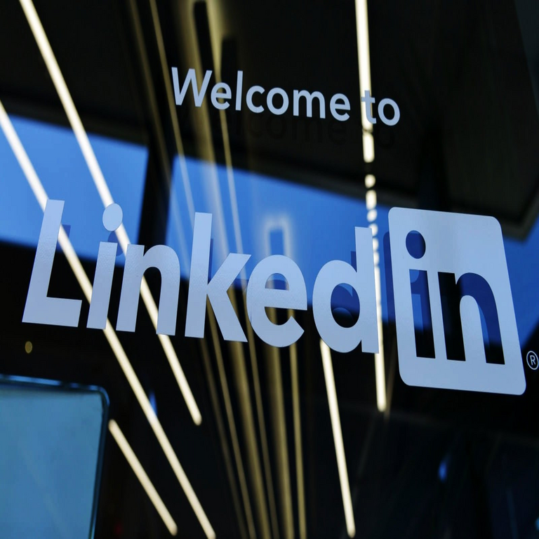LinkedIn demanda a ProAPIs por el uso de un millón de cuentas falsas para extraer datos de usuarios.
