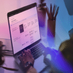 S&P Global e IBM implementan inteligencia artificial agéntica para optimizar las operaciones empresariales.