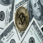 El dólar ha experimentado presión sostenida durante 220 días consecutivos, lo que beneficia a Bitcoin.