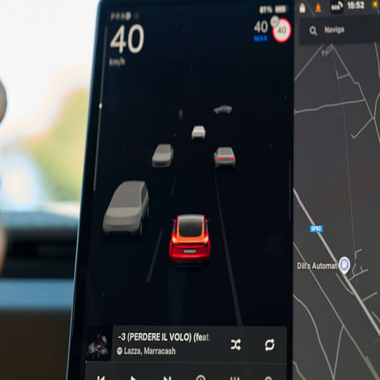 Tesla enfrenta investigación de seguridad vial en EE.UU. tras reportes de que su sistema FSD ignoró semáforos en rojo y provocó colisiones.