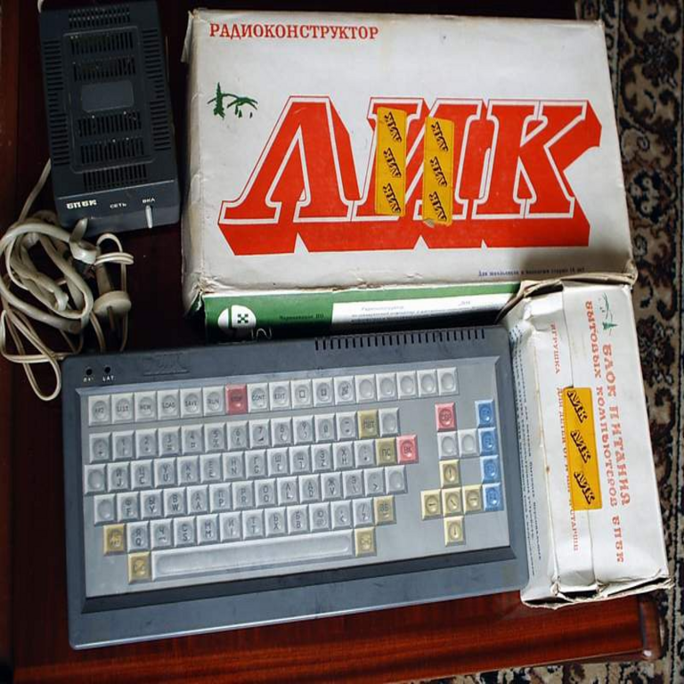 ¡Adelante hacia el sueño! De JCUKEN a QWERTY en el Especialista