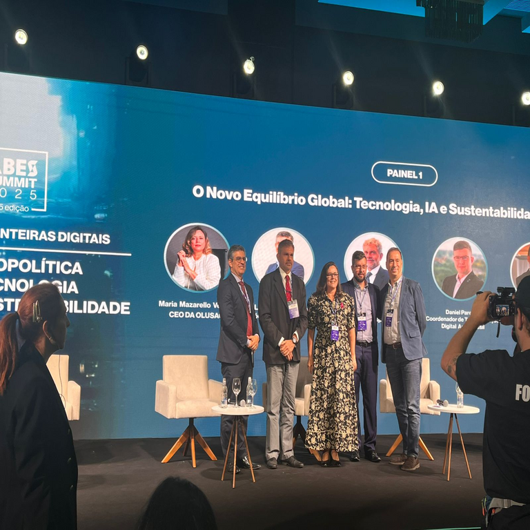 Brasil impulsa su agenda digital, aunque se enfrenta a dilemas geopolíticos.