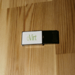 Razones por las que un pendrive antiguo sigue superando al almacenamiento en la nube para la guarda de archivos.