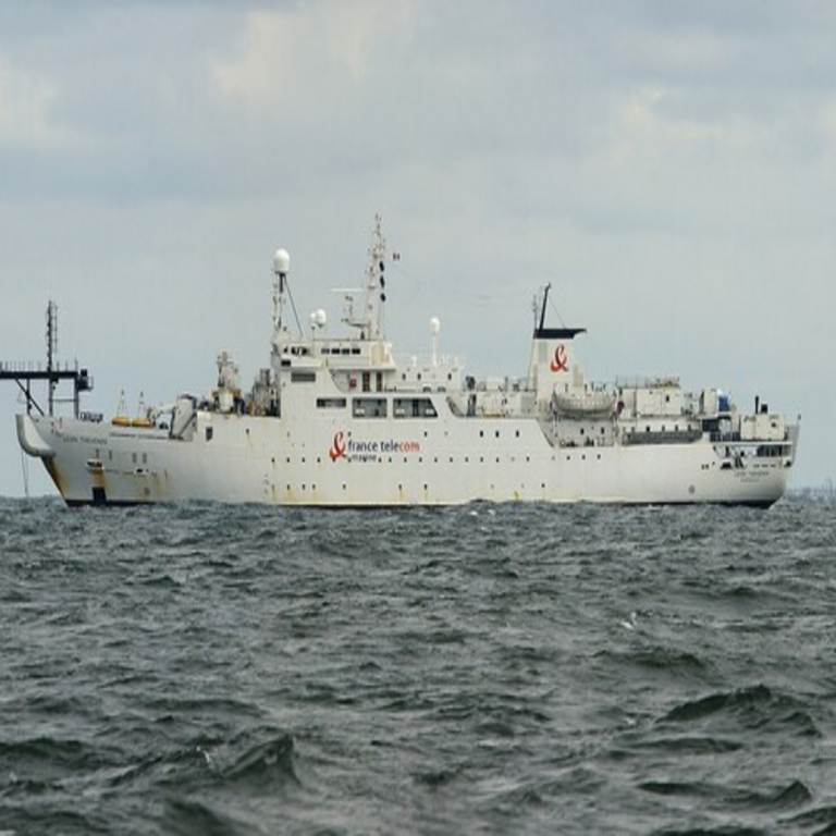 En caso de ruptura de un cable submarino en África, existe una única solución: contactar al barco especializado que ha estado reparándolos durante más de una década.