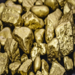 El oro registra un nuevo récord histórico, ¿señal precursora para Bitcoin?