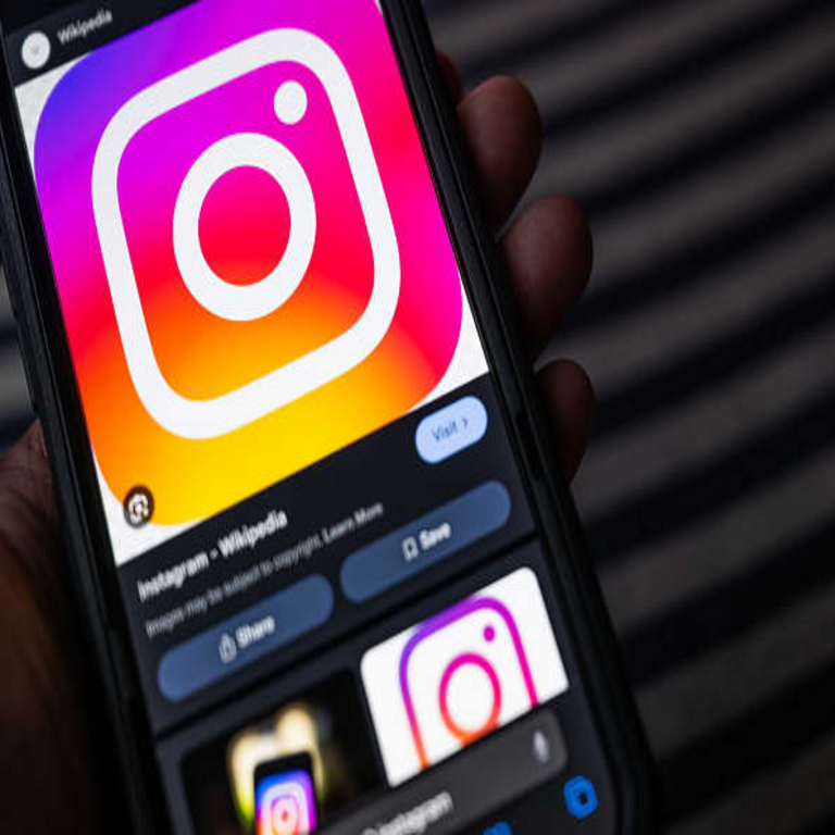 Instagram implementa directrices de contenido clasificado PG-13 para usuarios adolescentes.