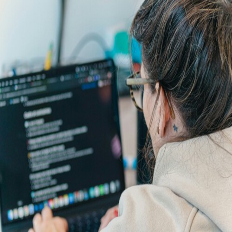 Creíamos que el contenido generado por la inteligencia artificial impulsaba la productividad laboral, pero en realidad, el fenómeno del “workslop” la está reduciendo drásticamente.