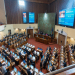 El proyecto de ley sobre inteligencia artificial en Chile avanza al Senado con modificaciones en privacidad, gobernanza y aplicaciones de alto riesgo.