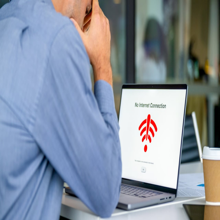 El presidente Gustavo Petro ratifica la Ley de Reconexión, que establece tarifas reducidas para la restitución de servicios de internet y telefonía móvil tras interrupciones por impago. El presidente Gustavo Petro ratifica la Ley de Reconexión, que establece tarifas reducidas para la restitución de servicios de internet y telefonía móvil tras interrupciones por impago.