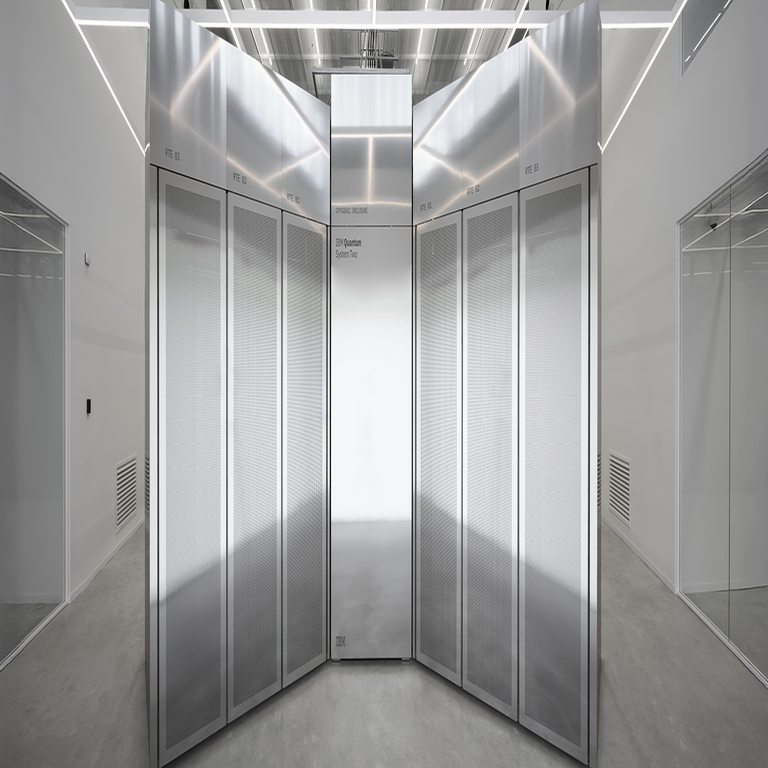 El Gobierno Vasco inaugura el primer IBM Quantum System Two de Europa.